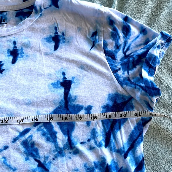 Hollster Curved Hem Tee, Size Large - Picture 3 of 7